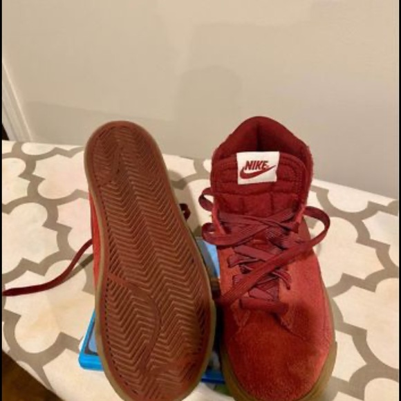 Nike Blazers!! Burgundy Size 2 Preschool. Great Condition - Picture 2 of 2